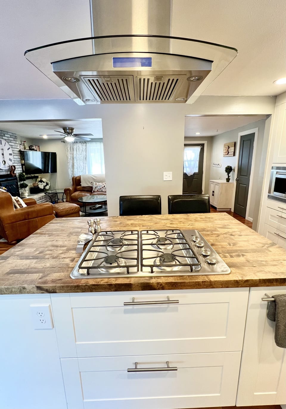 Kitchen island cooktop with vent hood