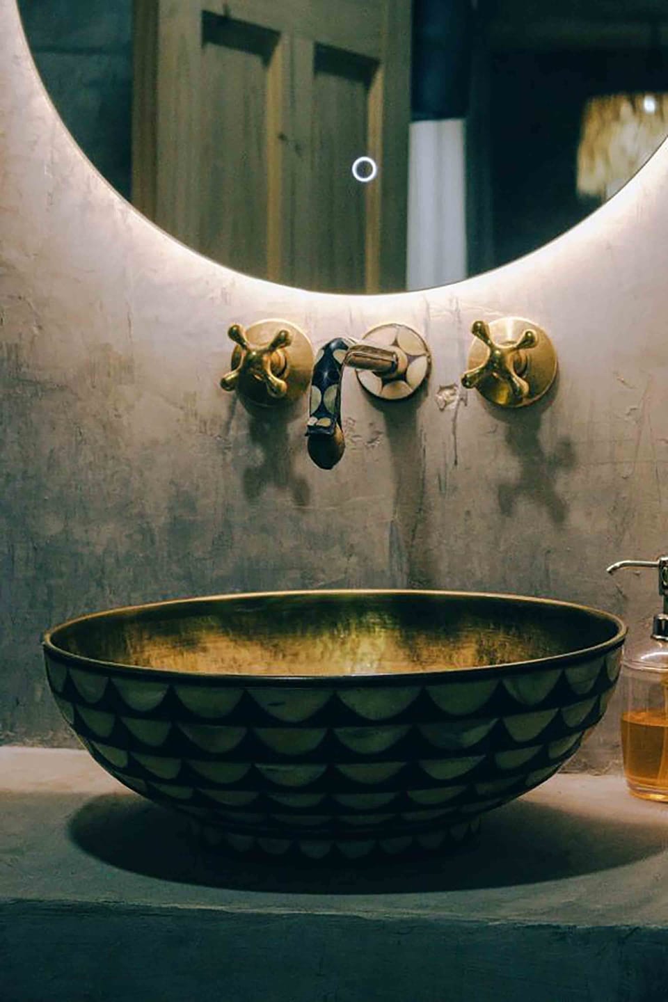 Shower, rainfall showerhead, eco-friendly toiletries, hair dryer