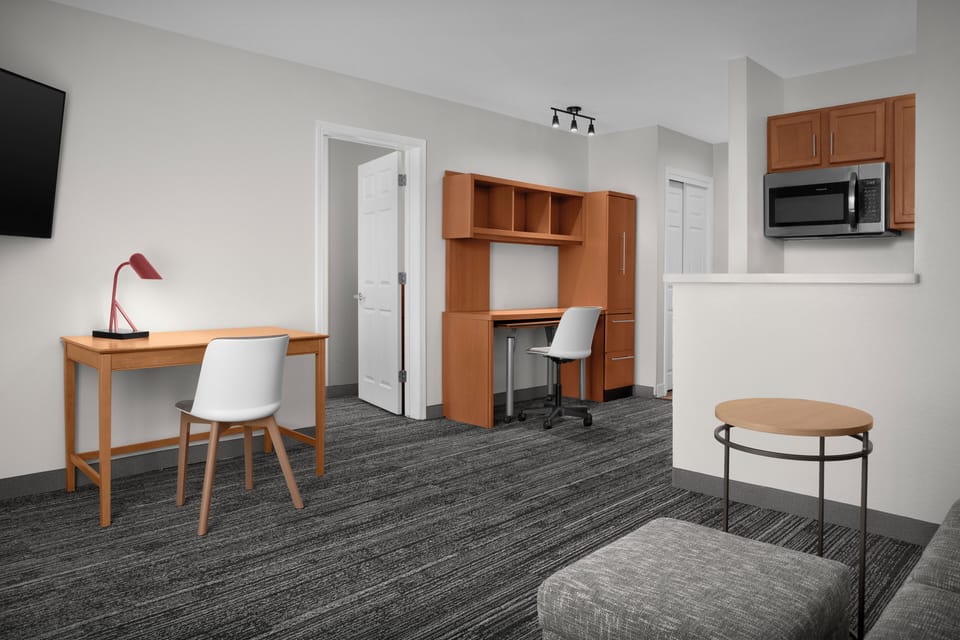 Suite, 1 Bedroom (Hearing Accessible) | Premium bedding, in-room safe, desk, laptop workspace