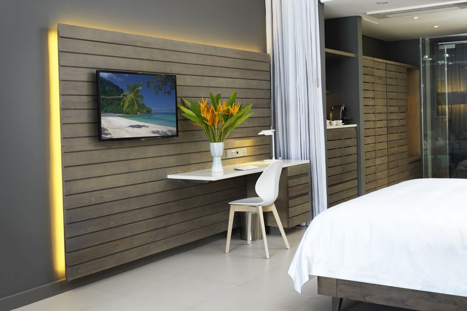 In-room safe, desk, blackout drapes, soundproofing