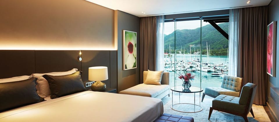Presidential Suite | In-room safe, desk, blackout drapes, soundproofing
