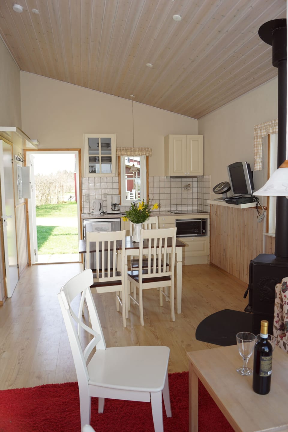 Wadden Sea Cabin | Private kitchen | Fridge, oven, coffee/tea maker