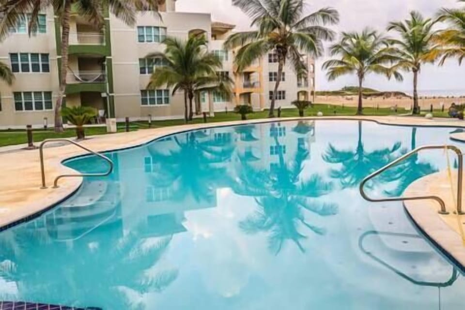 Condo Swimming pool