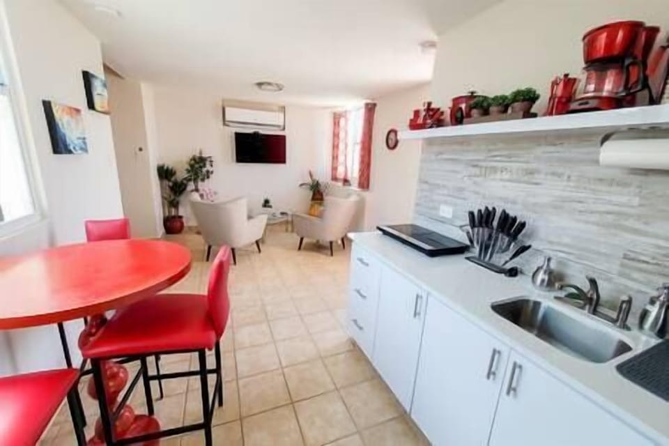 Kitchenette (2)