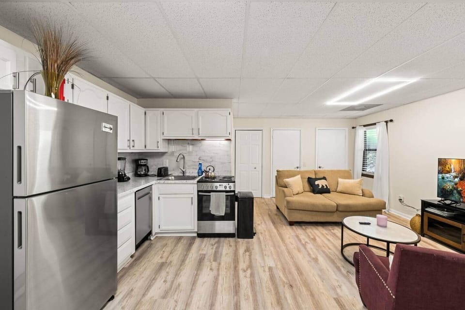 Full kitchen