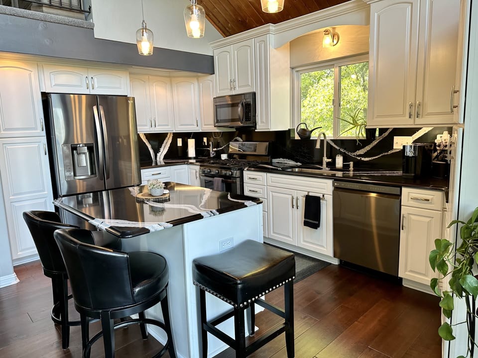 Updated kitchen fully equipped with all pots, pans, bowls etc!