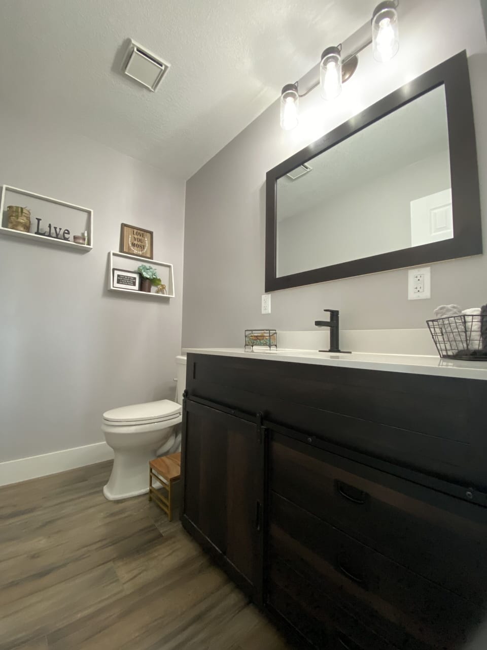 Upper 1/2 bathroom