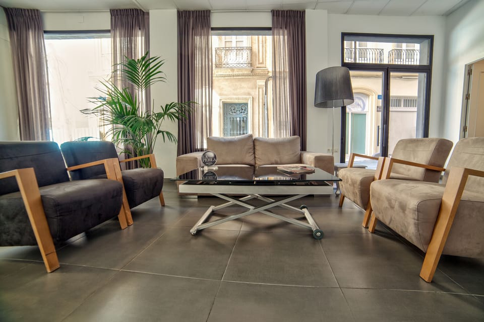 Lobby lounge