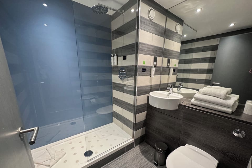 Rainfall showerhead, eco-friendly toiletries, hair dryer, towels