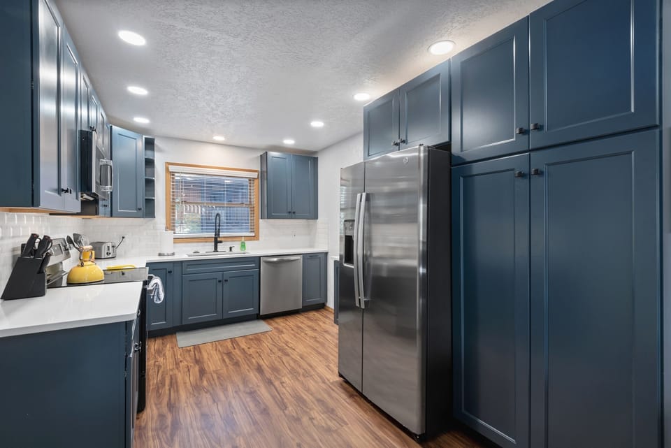 Modern and remodeled kitchen, Stocked with everything we could think of, Crock pot, pans, baking dishes, everything you need to make a meal in.