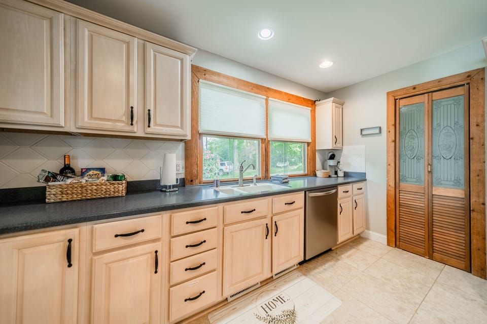Fully stocked kitchen to prep all your group meals!