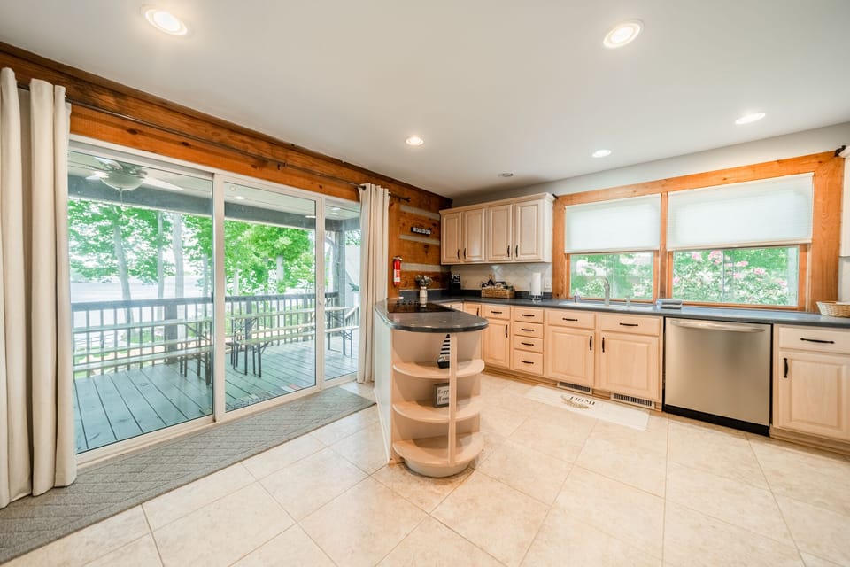 Fully stocked kitchen to prep all your group meals!