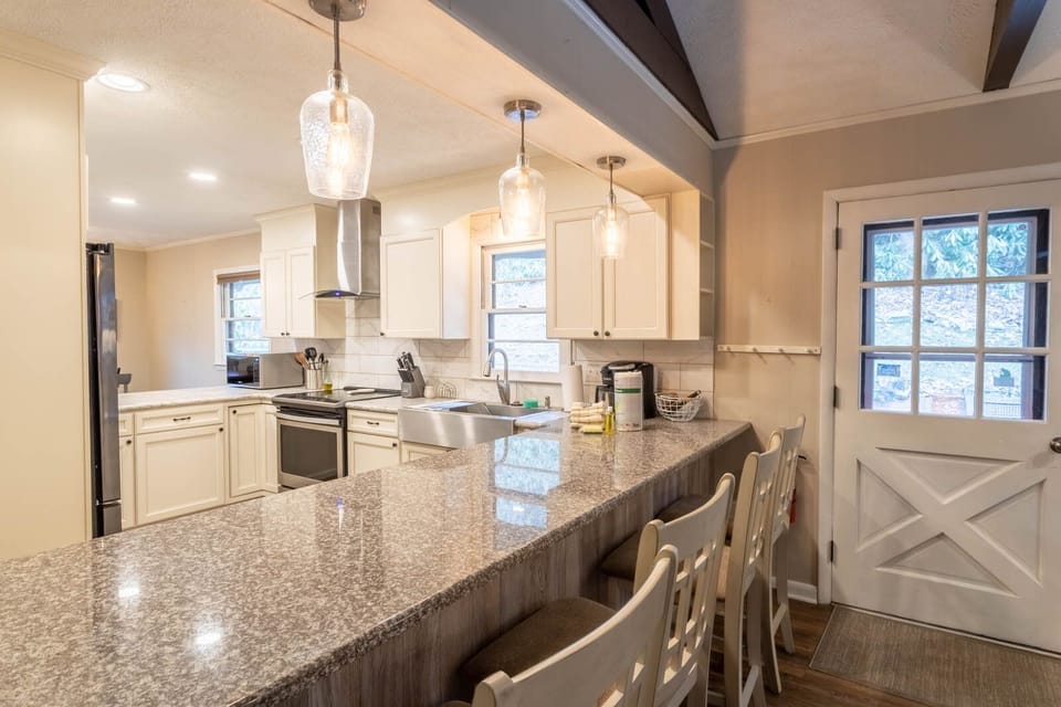 Granite Counter Tops and Kitchen Bar Seating