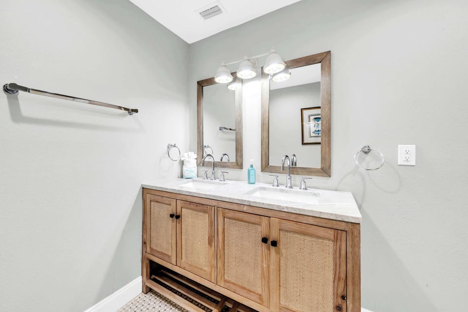 1st Floor Bathroom