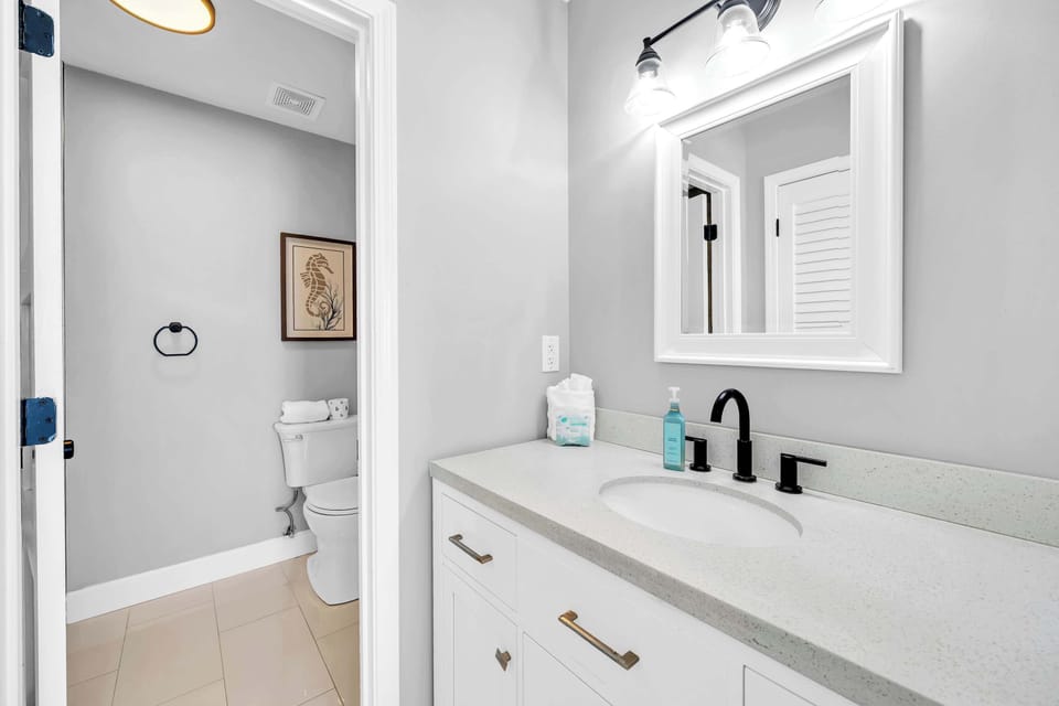 3rd Floor Full Bathroom Featuring Shower/Tub Combo