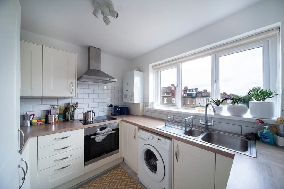 Step into our inviting kitchen, where you'll find a well-equipped space featuring a stove, oven, washing machine, tumble dryer, kettle, toaster, and a selection of kitchenware to ensure you make the most of your stay and enjoy every meal!