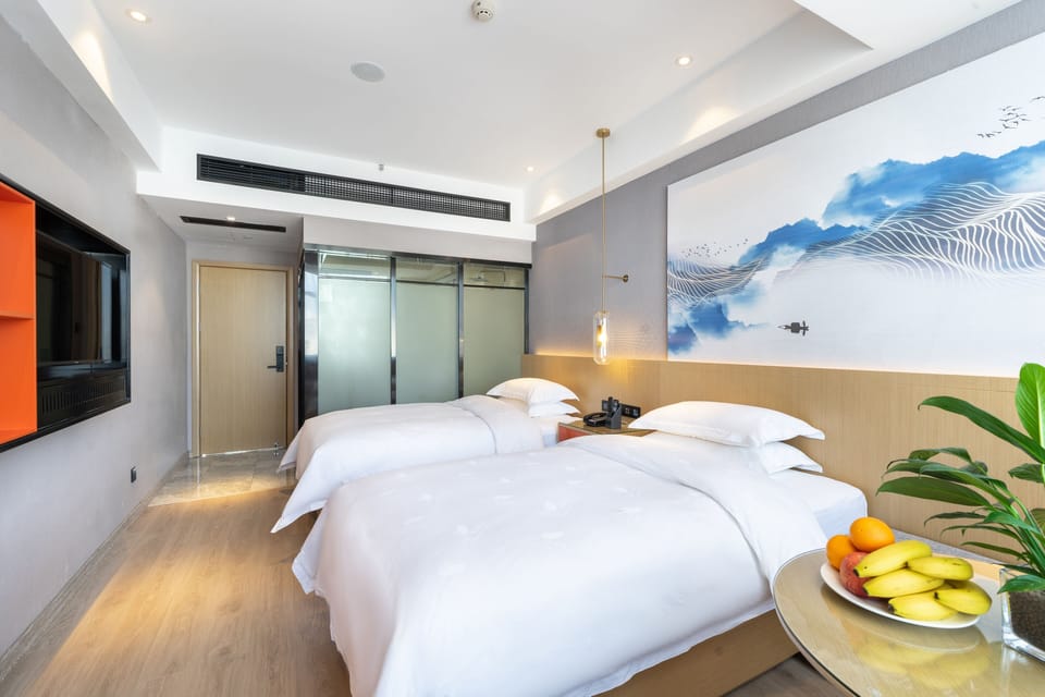 Premium bedding, down comforters, minibar, individually decorated