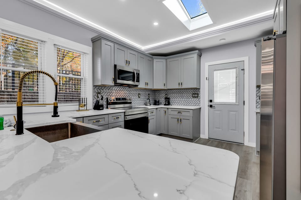 Comfort House, 3 Bedrooms, Terrace | Private kitchen | Fridge, microwave, oven, stovetop