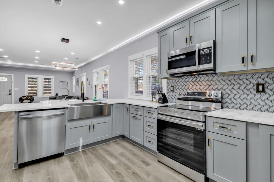 Comfort House, 3 Bedrooms, Terrace | Private kitchen | Fridge, microwave, oven, stovetop