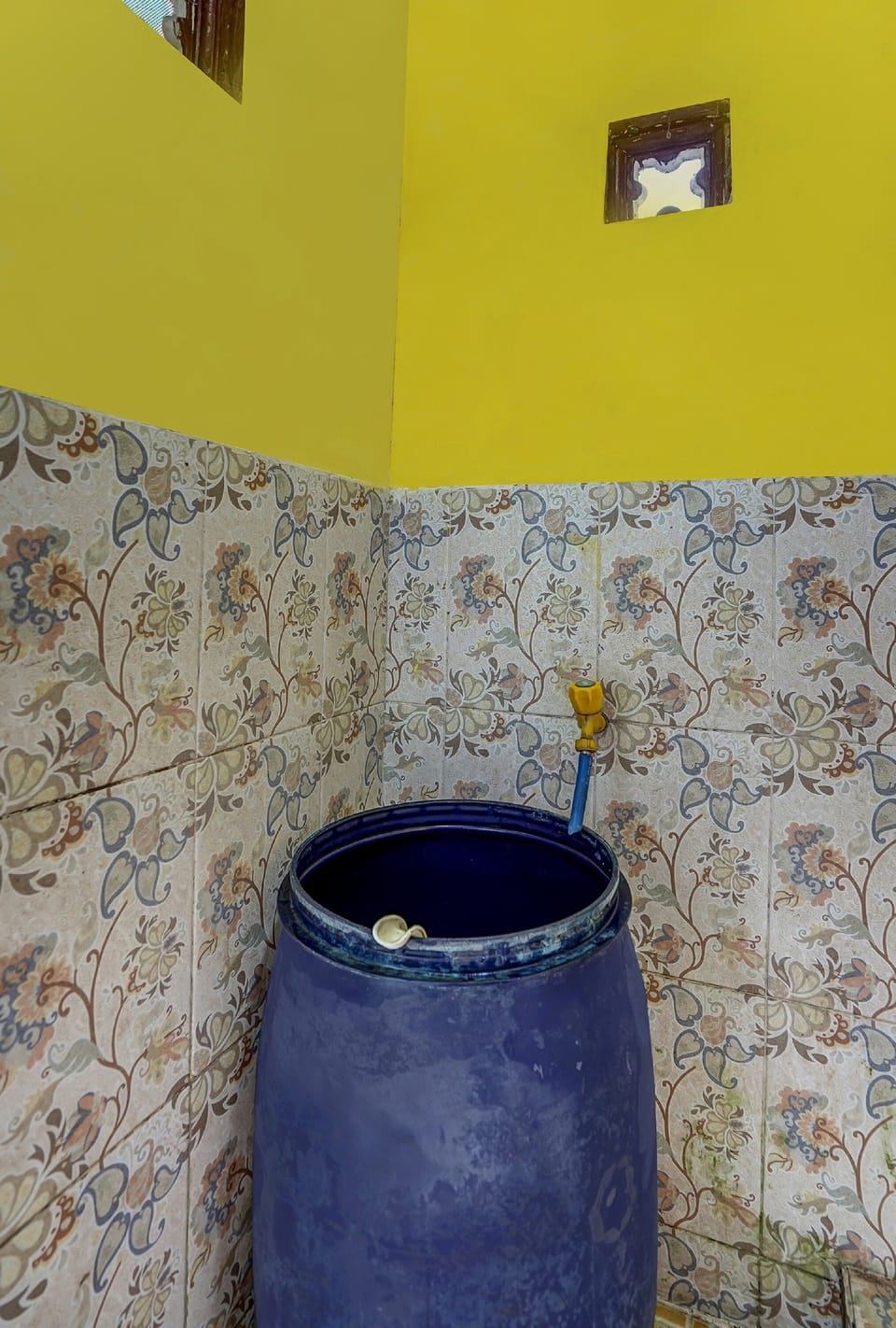 Basic Double Room | Bathroom | Shower, towels, toilet paper
