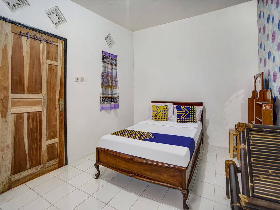 Basic Double Room | Desk, WiFi (free), bed sheets