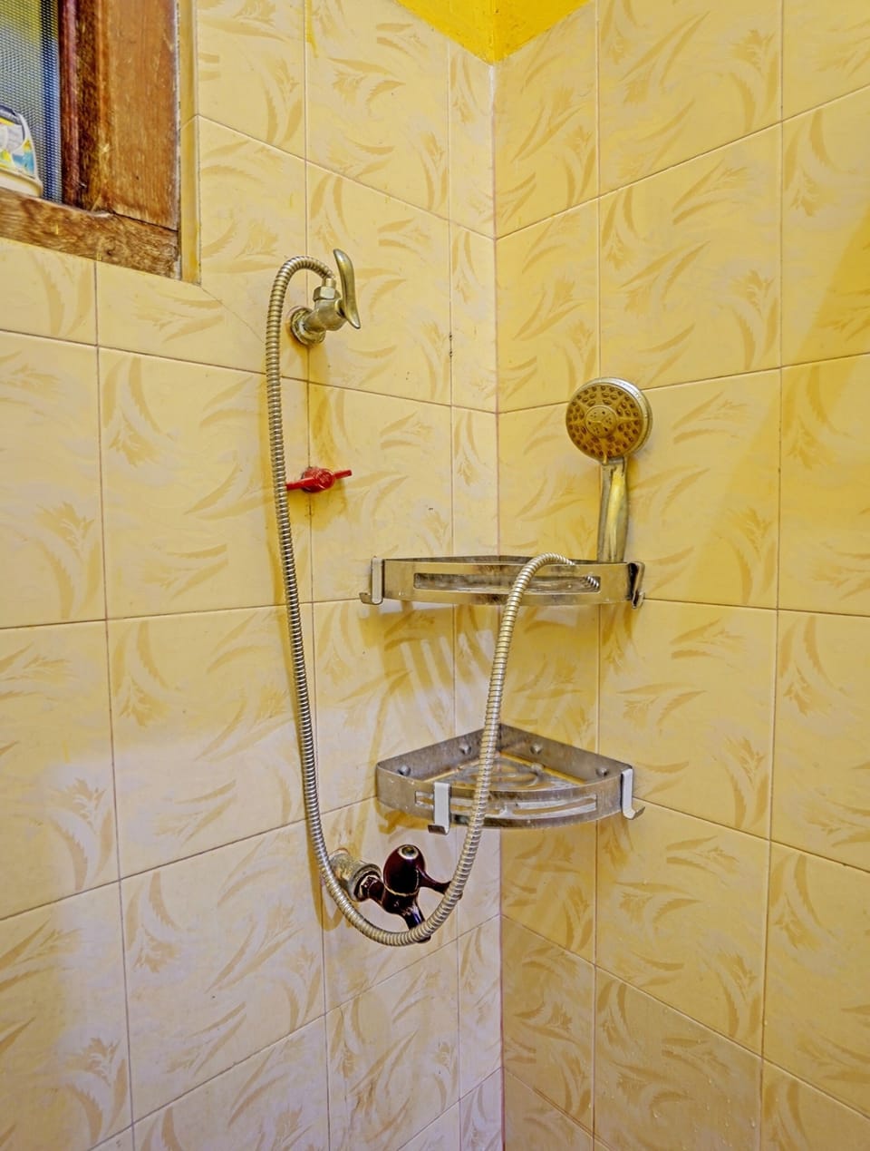 Basic Double Room | Bathroom | Shower, toilet paper