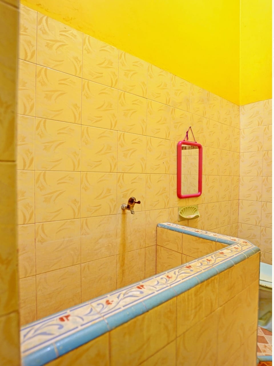 Basic Double Room | Bathroom | Shower, toilet paper