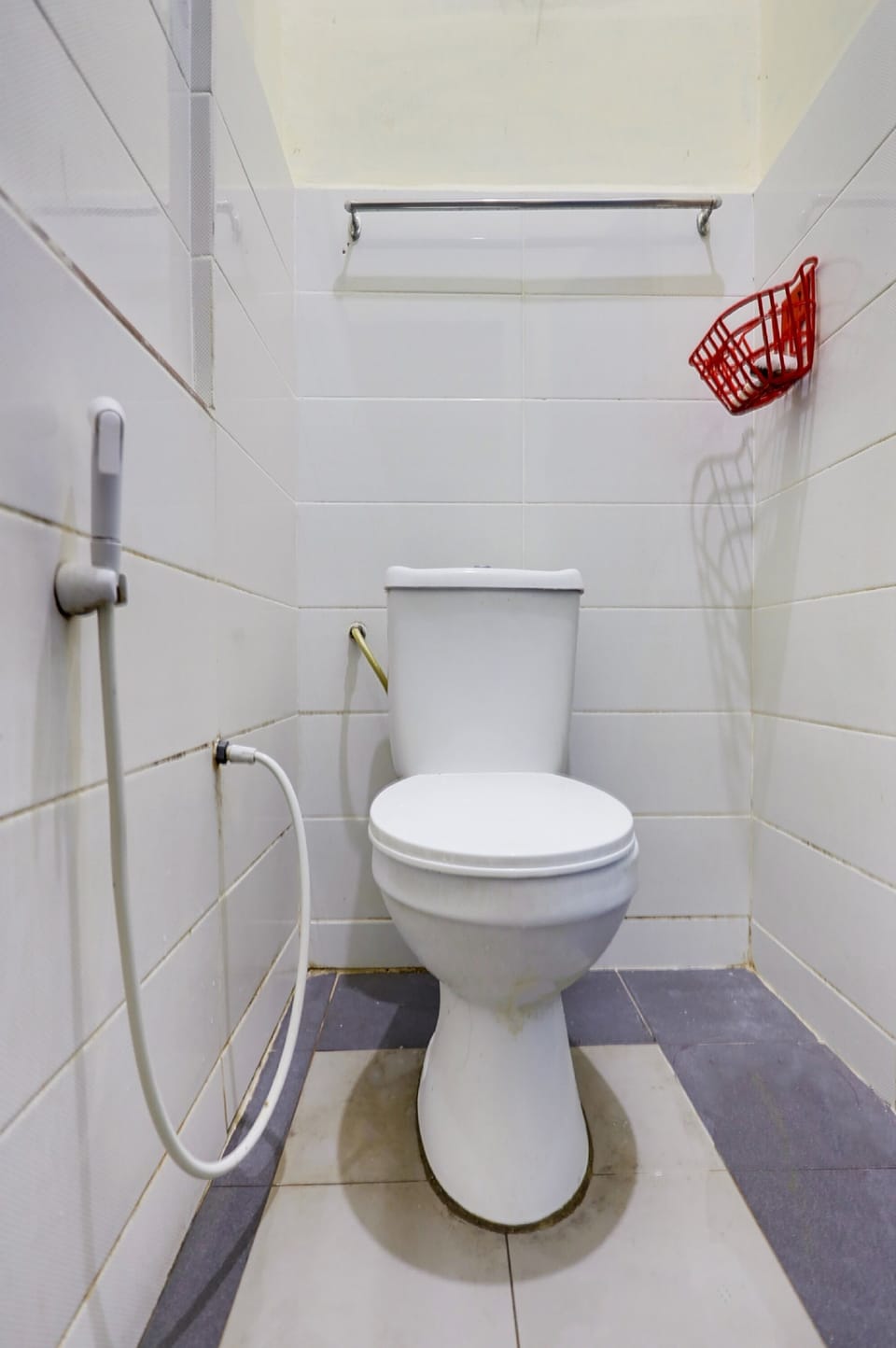 Basic Double Room | Bathroom | Shower, toilet paper