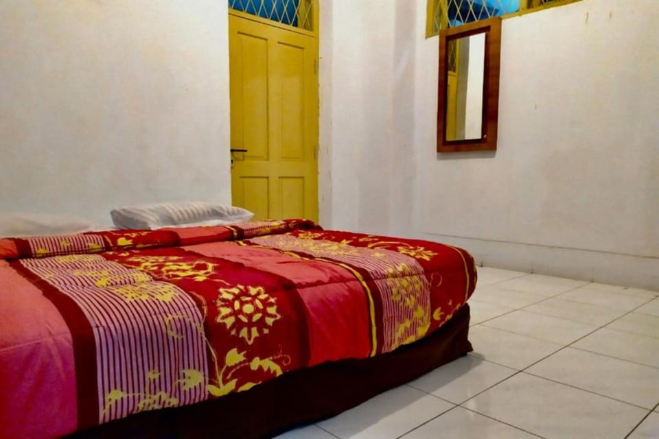 Standard Double Room | Desk, WiFi (free), bed sheets
