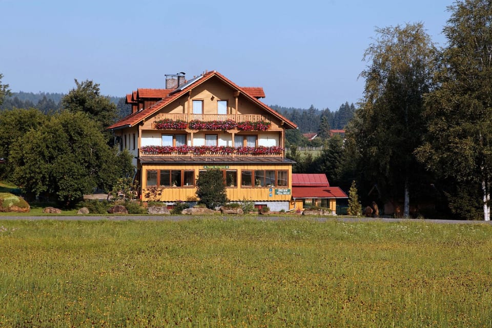 Pension Wiesengrund Bed and Breakfast in Bavaria