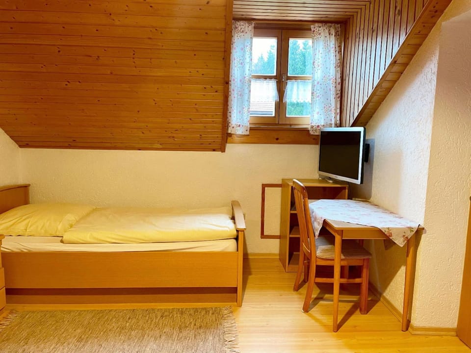 Single Room | Free WiFi