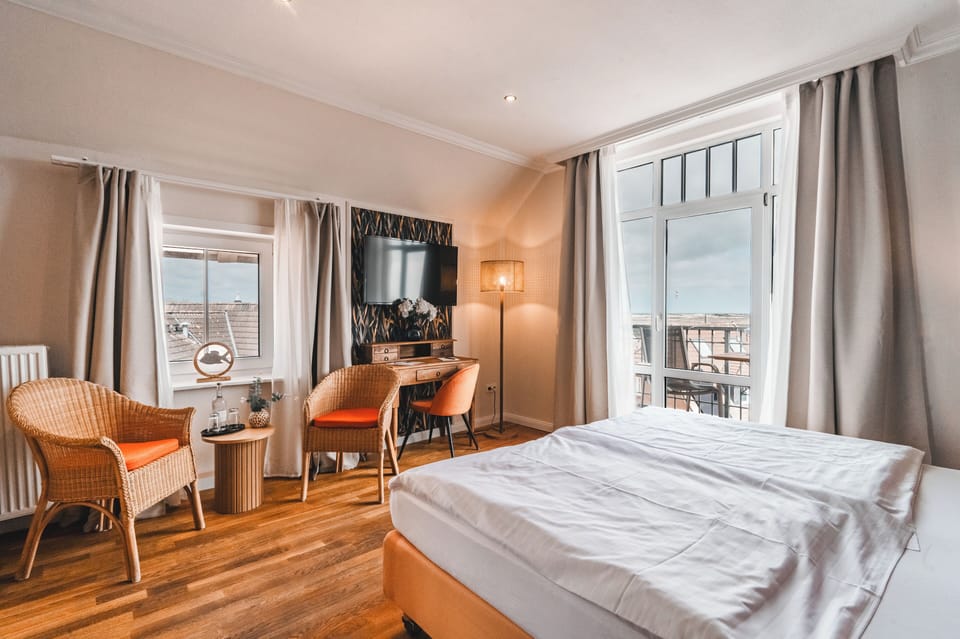 Comfort Double Room | In-room safe, individually decorated, individually furnished, desk