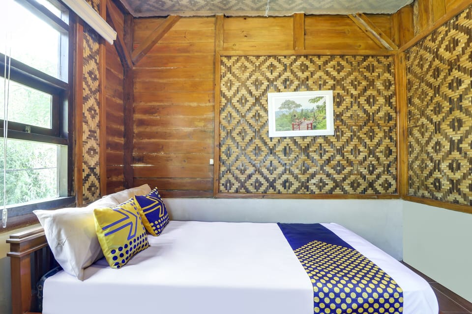 Economy Double Room | Desk, free WiFi, bed sheets