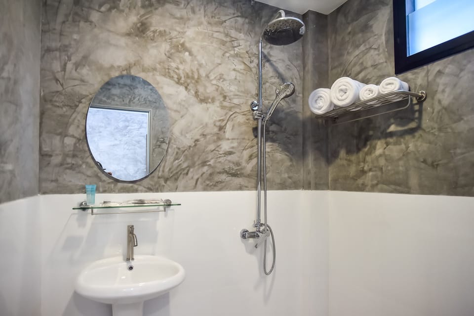 Shower, free toiletries, hair dryer, towels