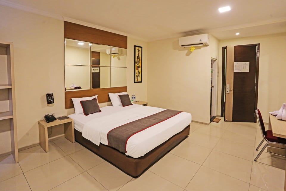 Senior Double Room | Free WiFi, bed sheets
