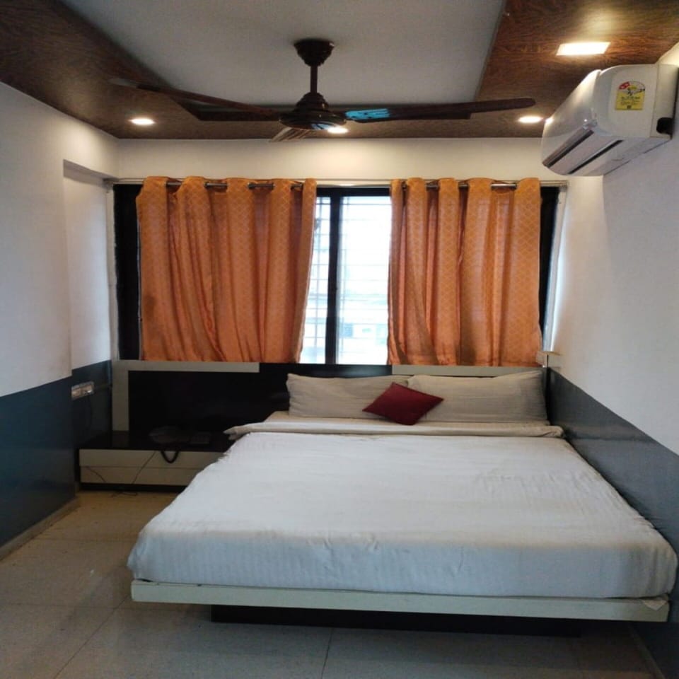 Desk, bed sheets