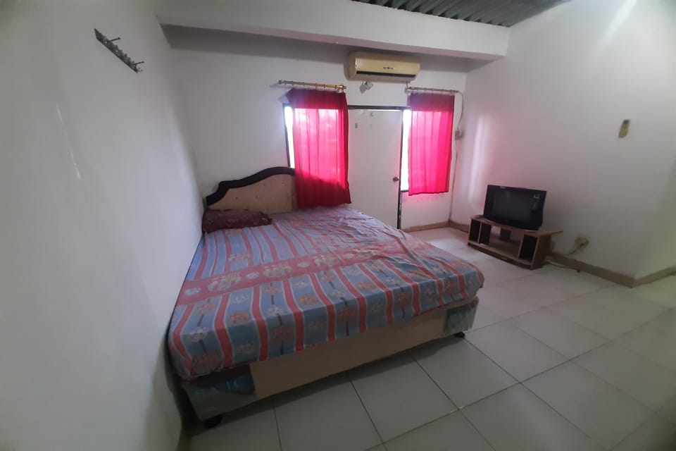 Standard Double Room | Desk, WiFi (free), bed sheets