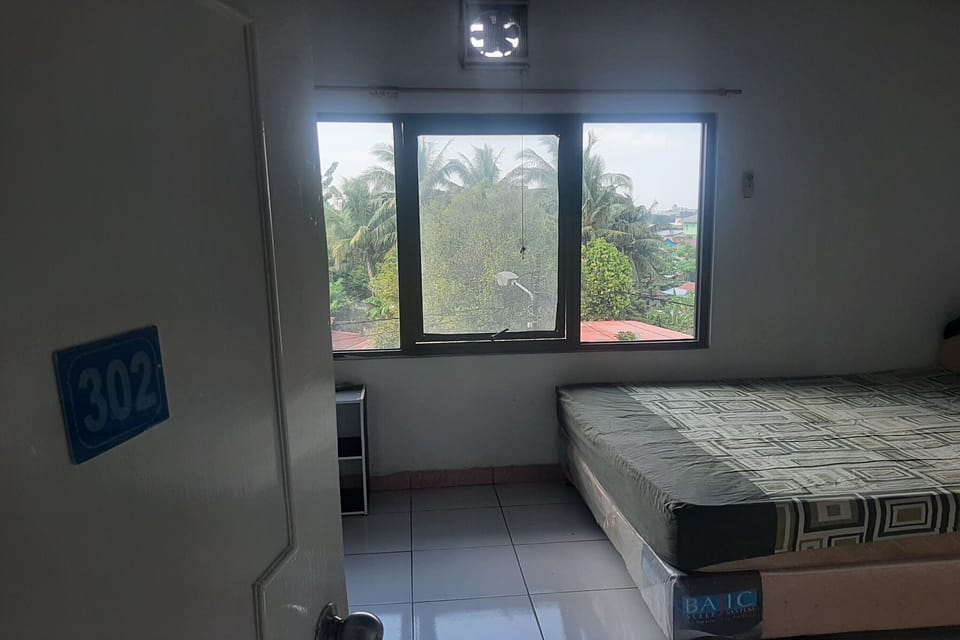 Standard Double Room | Desk, WiFi (free), bed sheets