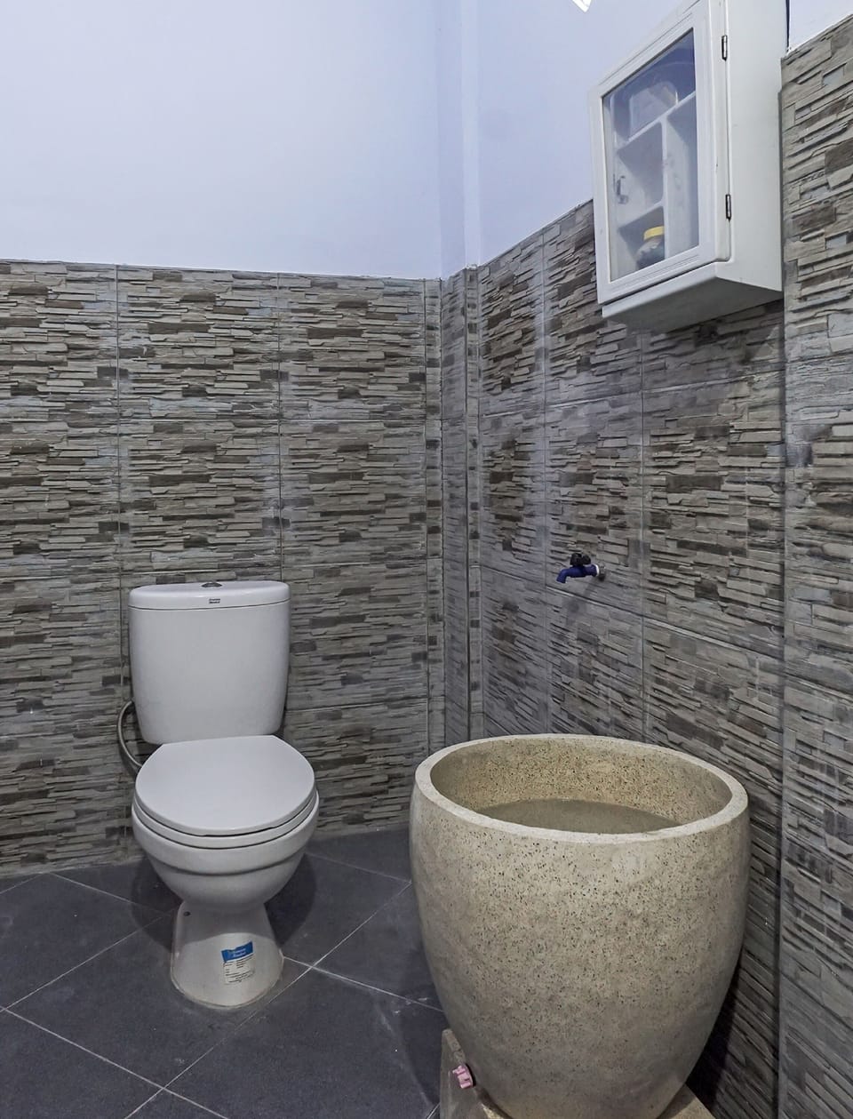 Standard Double Room | Bathroom | Shower, towels, toilet paper