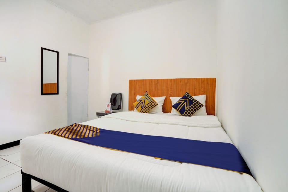 Basic Double Room | Free WiFi, bed sheets