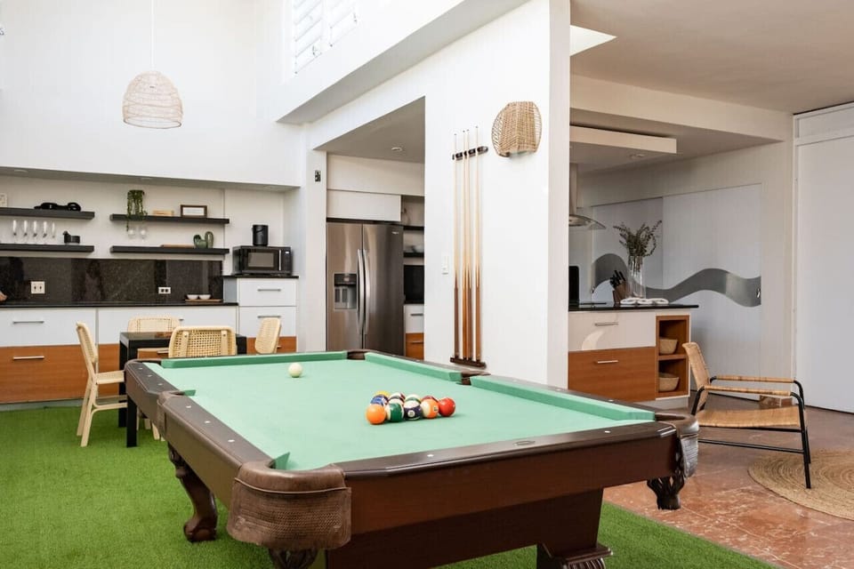 Pool table
