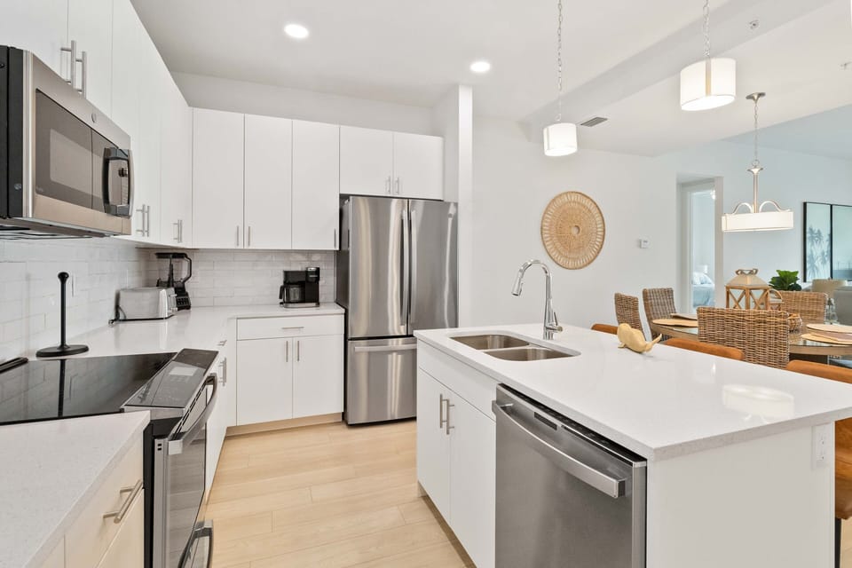 #403 The Harbor Condos Kitchen