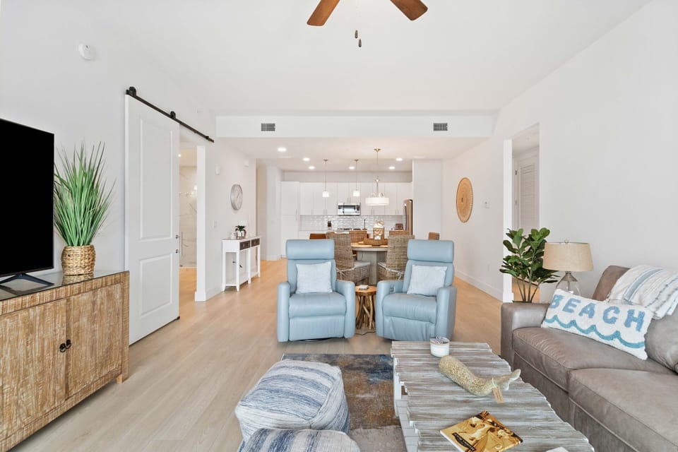 #403 The Harbor Condos Living Room