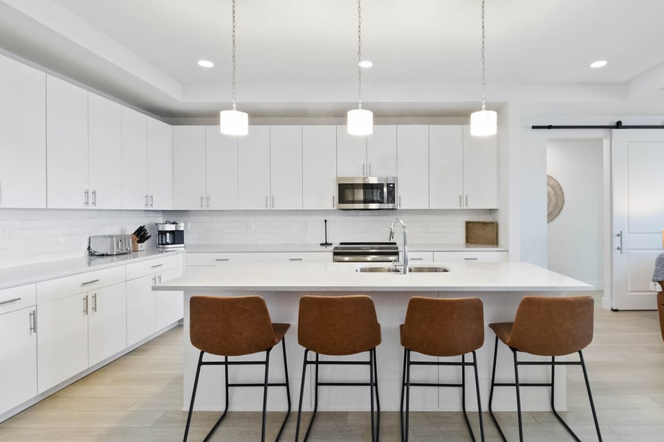 #405 The Harbor Condos Kitchen