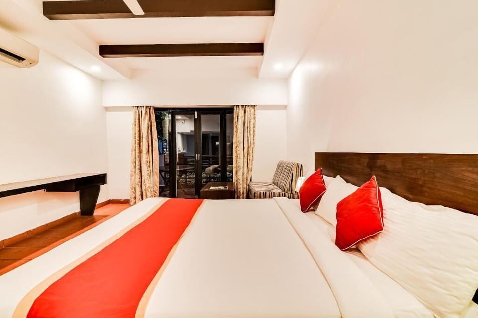 Deluxe Room | Iron/ironing board (on request), rollaway beds (surcharge), WiFi (free)