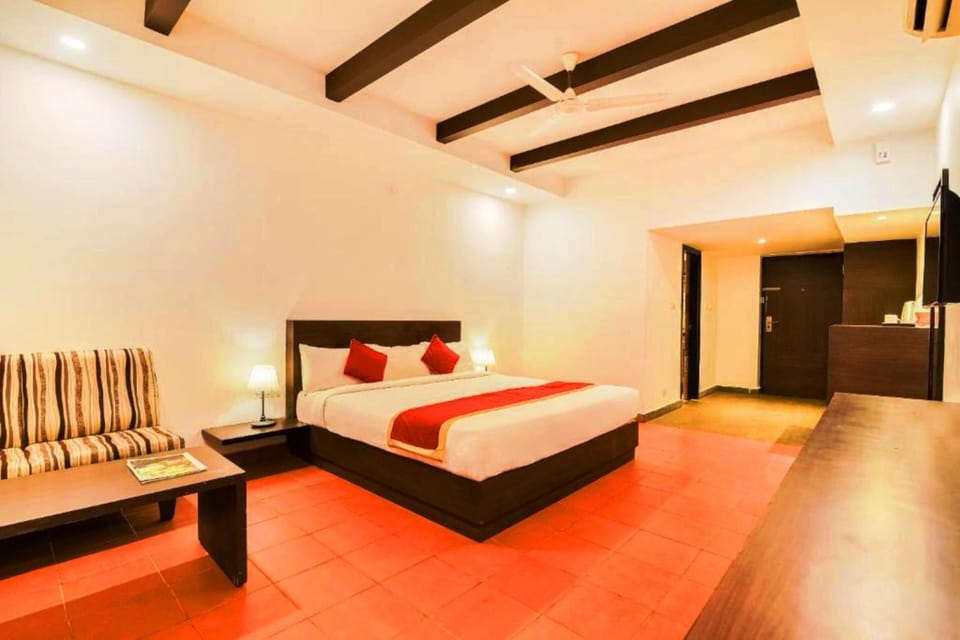 Royal Room | Iron/ironing board (on request), rollaway beds (surcharge), WiFi (free)