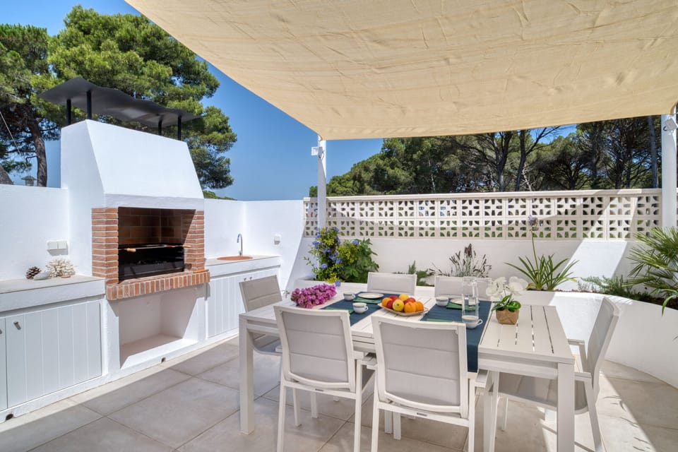 House for rent in l'Escala with barbecue.