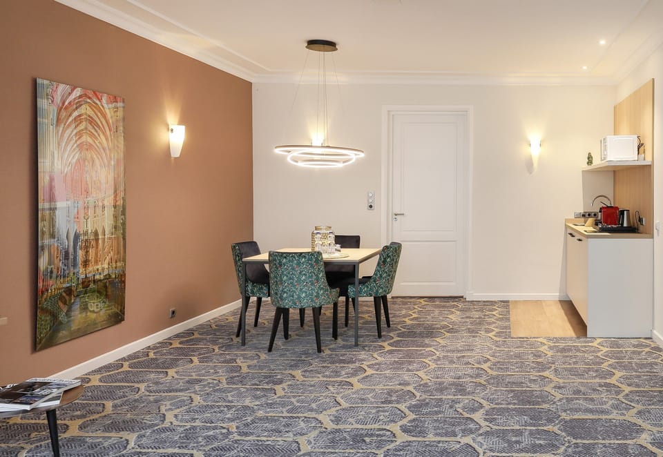 Romantic Studio Suite | Private kitchen | Coffee/tea maker