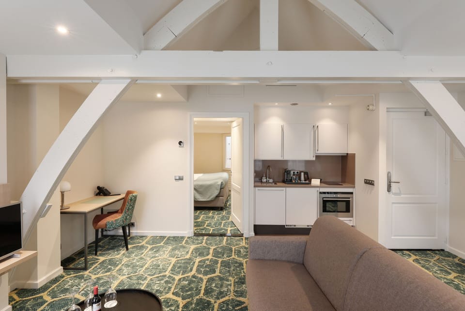 City Apartment | Premium bedding, in-room safe, free WiFi, bed sheets