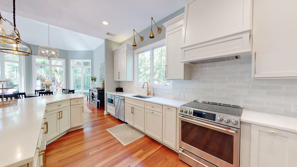 Fully Stocked Gourmet Kitchen